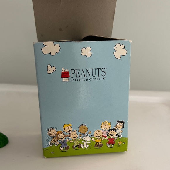 Snoopy Joe Cool Figurine - Picture 6 of 8